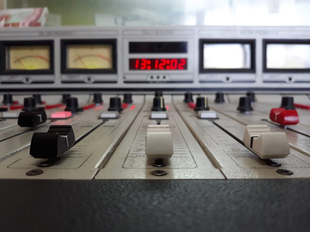 Radio Universidad abre convocatoria para programas, podcasts y columnas